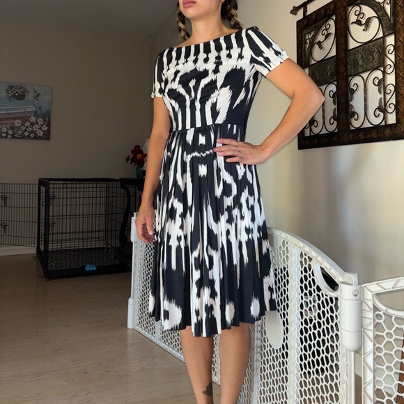 Dress - Picture 4 of 16